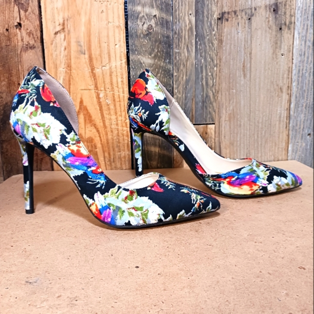 Very Lovely Pair Of Anne Michelle Rise Up Floral Print Open Side Pumps